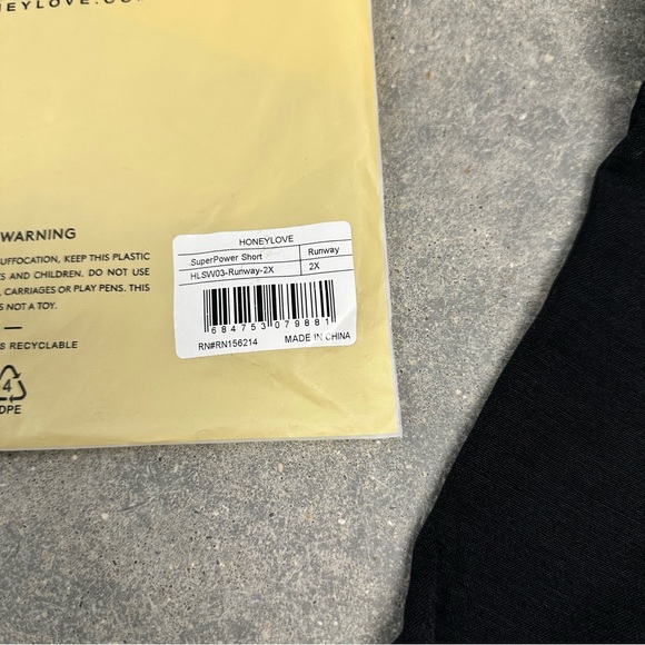 Honeylove superpower shorts compression in runway 2X - Picture 3 of 5